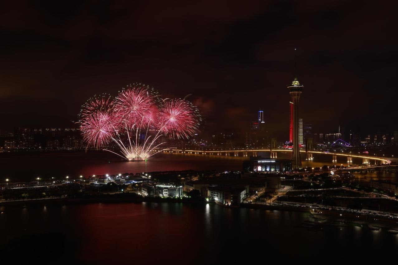 31.° Concurso Internacional de Fogo-de-Artifício de Macau celebra Dia Nacional da RPC com noite pirotécnica