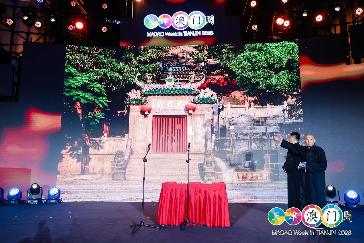 Tianjin comic dialogue artists take audience onto an imaginative journey in Macao